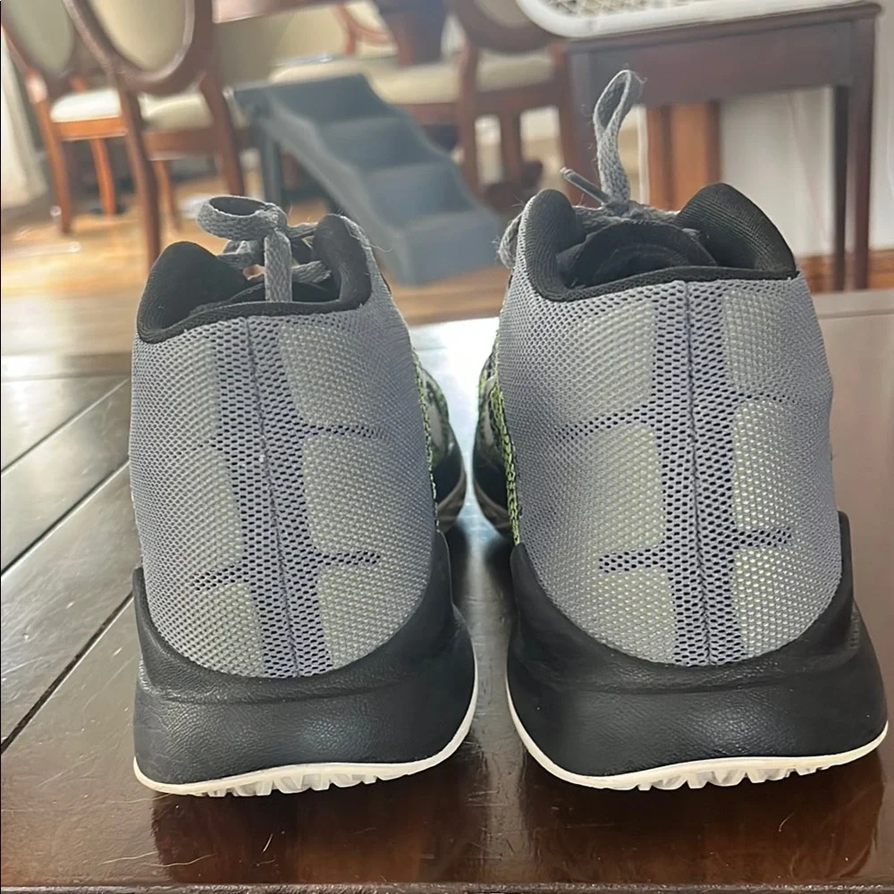 Nike Gray. Ascention basketball shoes. - Picture 2 of 4